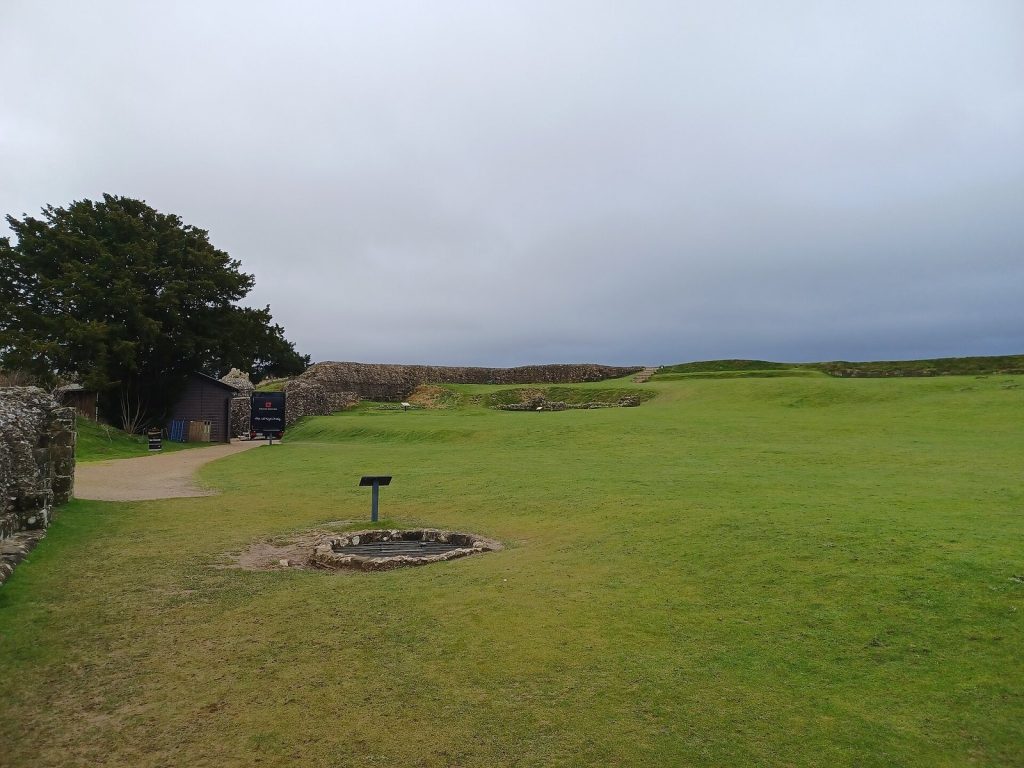 Old Sarum: A Prehistoric Hillfort and Medieval Cathedral Settlement 2 Old Sarum