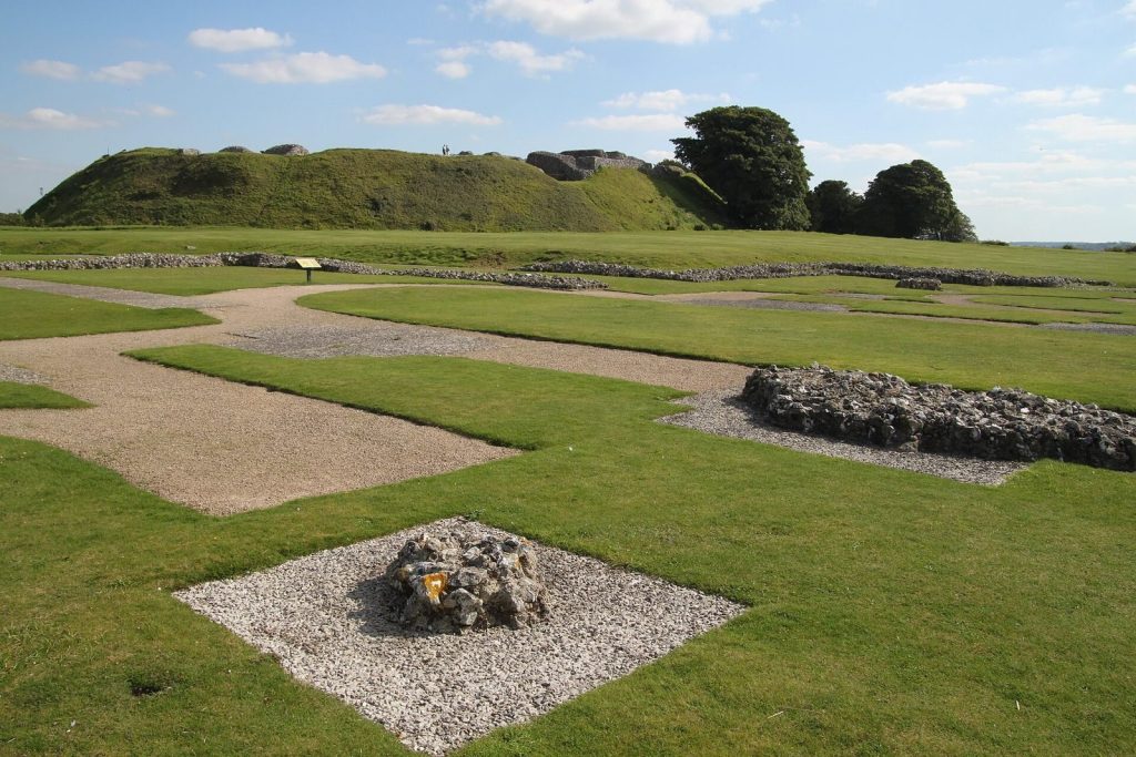 Old Sarum: A Prehistoric Hillfort and Medieval Cathedral Settlement 3 Old Sarum