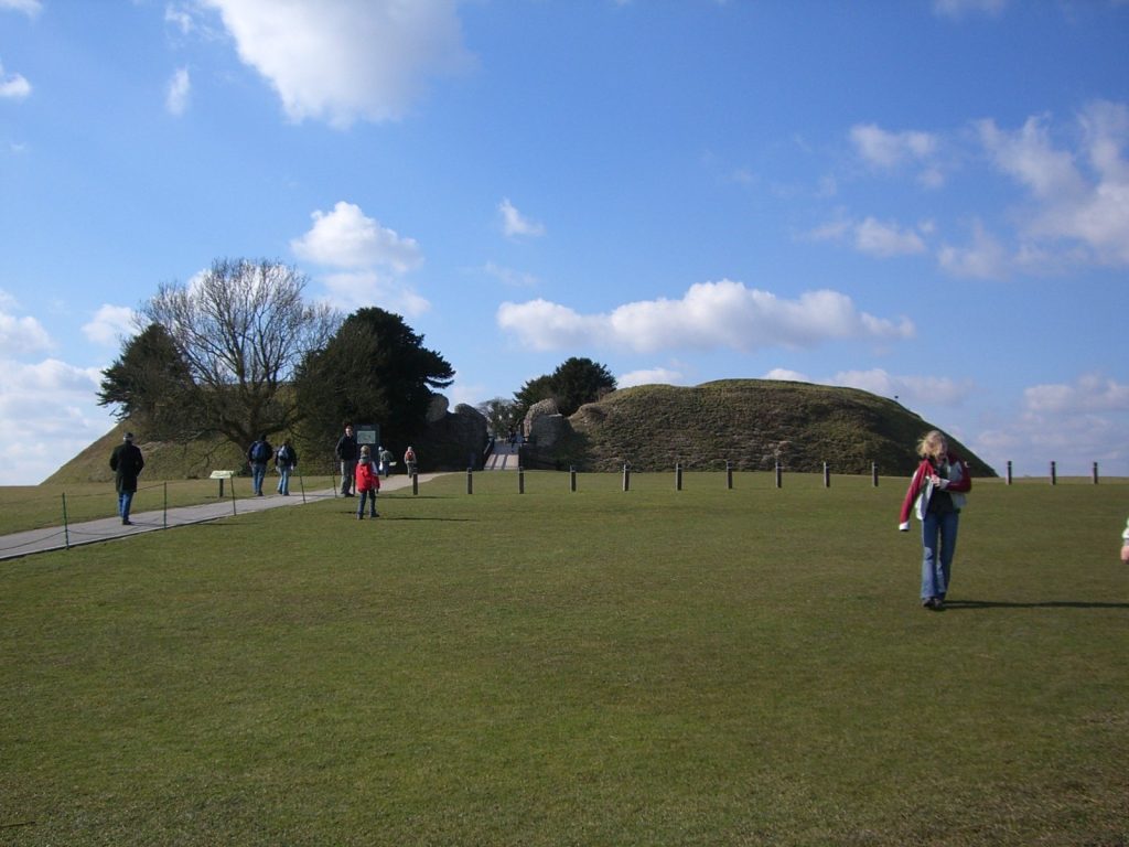 Old Sarum: A Prehistoric Hillfort and Medieval Cathedral Settlement 4 Old Sarum