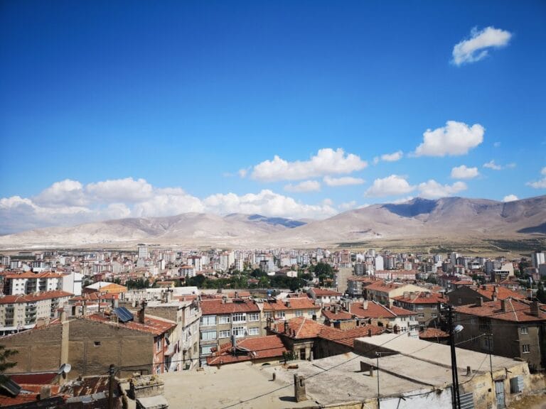 Niğde Castle: A Historic Fortress in Türkiye