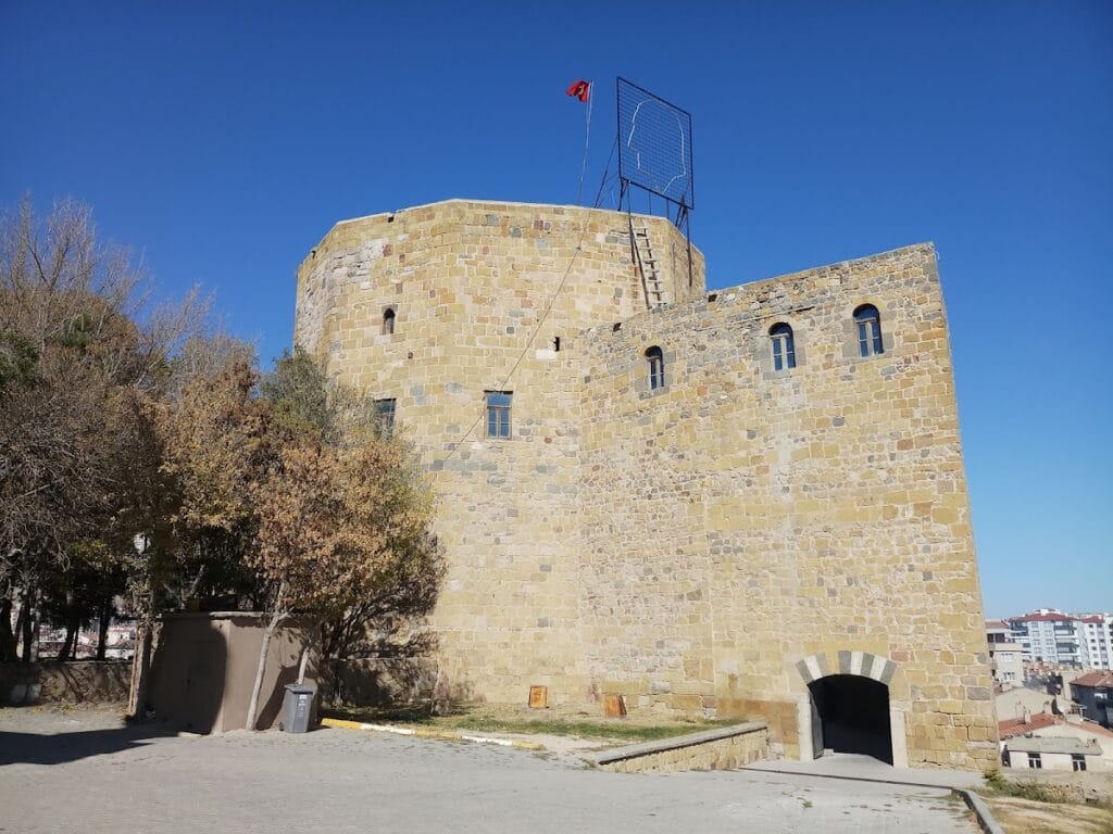 Niğde Castle: A Historic Fortress in Türkiye 3 Niğde Castle