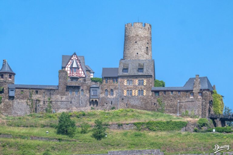 Thurant Castle: A Historic Fortress Overlooking the Moselle River in Germany