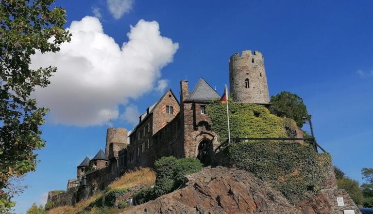 Thurant Castle: A Medieval Spur Castle above Alken