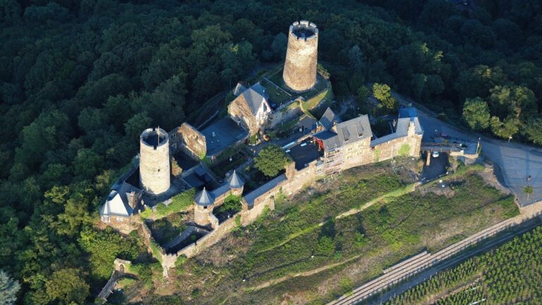 Thurant Castle: A Medieval Spur Castle above Alken