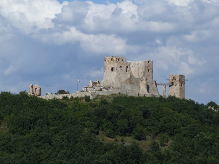 Castle of Csesznek: A Medieval Fortress and Frontier Stronghold in Hungary