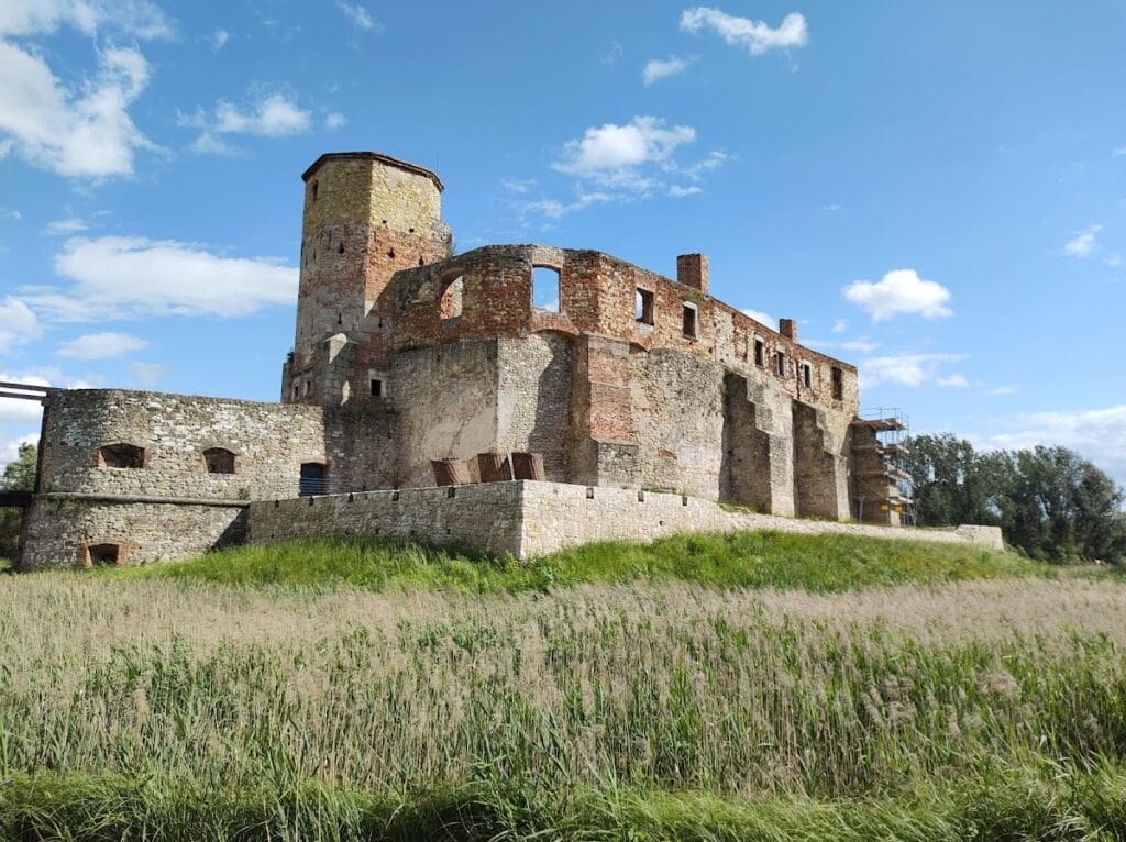 Castle of Bishops in Siewierz: Seat of the Duchy of Siewierz 1 Castle of Bishops in Siewierz