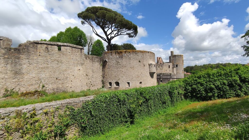 Château de Clisson: A Medieval Fortress in France 7 Château de Clisson