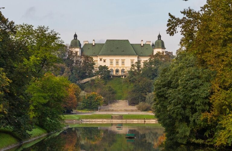 Ujazdów Castle: A Historic Royal and Military Site in Warsaw, Poland