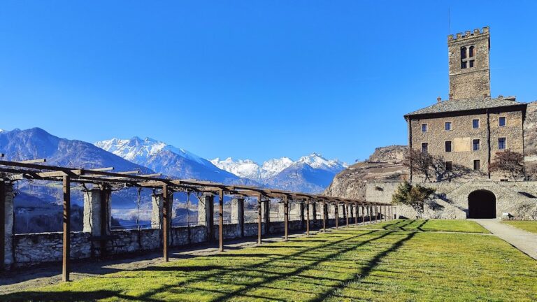 Sarre Royal Castle: A Historic Savoy Residence in Northern Italy