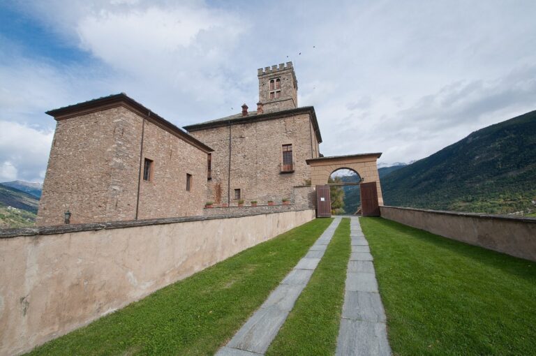Sarre Royal Castle: A Savoy Royal Residence in Italy