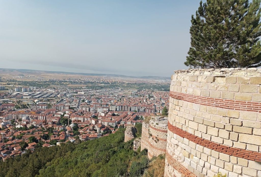 Kutahya Castle: A Byzantine Fortress and Ottoman Garrison 1 Kutahya Castle