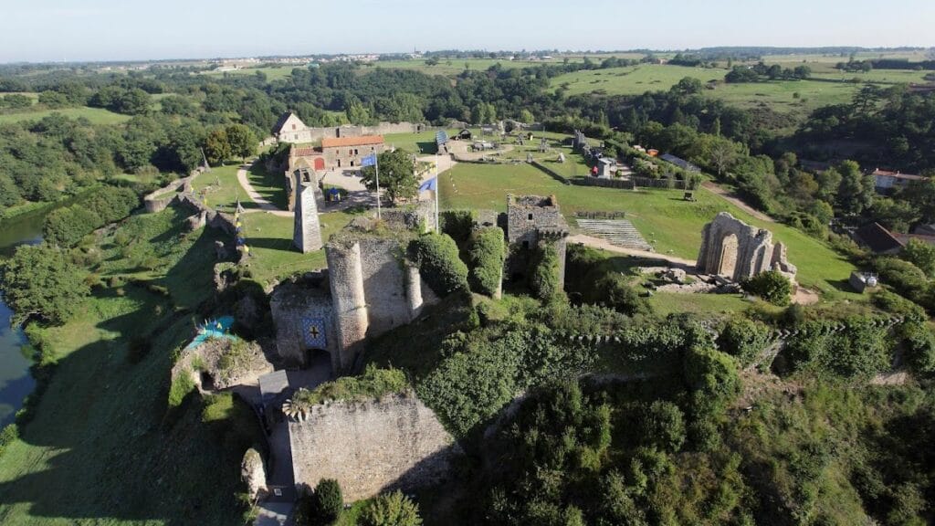 Château de Tiffauges: A Fortified Castle in France 1 Château de Tiffauges
