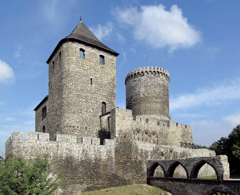 Będzin Castle: A Medieval Frontier Fortress in Poland