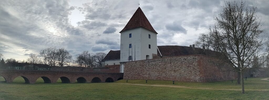Sárvár Castle: A Medieval Castle-Palace and Frontier Fortress in Hungary 1 Sárvár Castle