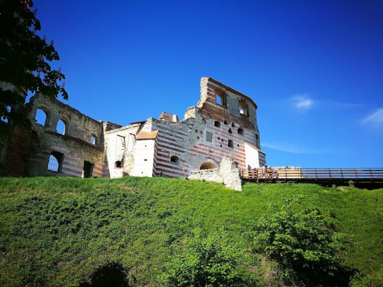 Janowiec Castle: A Historic Polish Fortress and Noble Residence