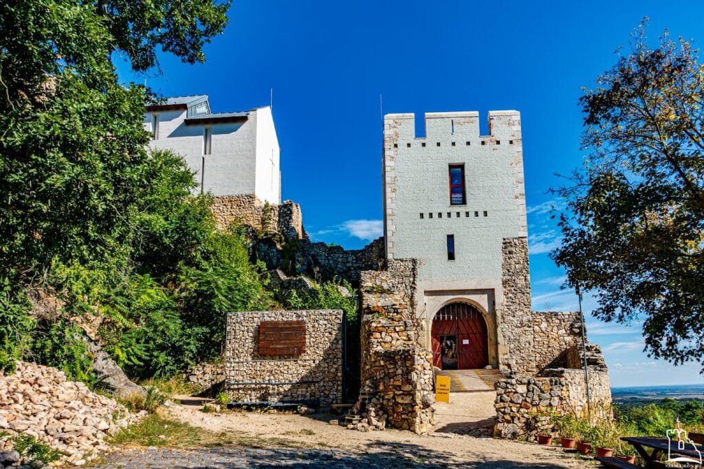 Castle of Csókakő