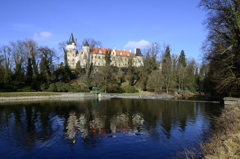 Žleby Castle: A Historic Fortress and Chateau in the Czech Republic