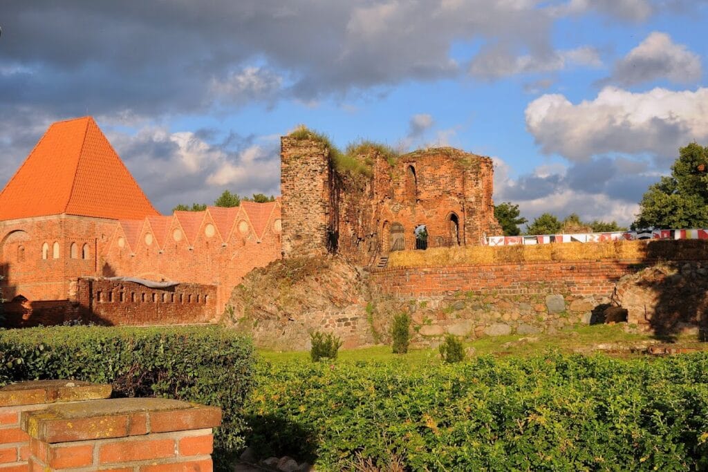 Toruń Castle: A Teutonic Order Fortress in Poland 1 Toruń Castle
