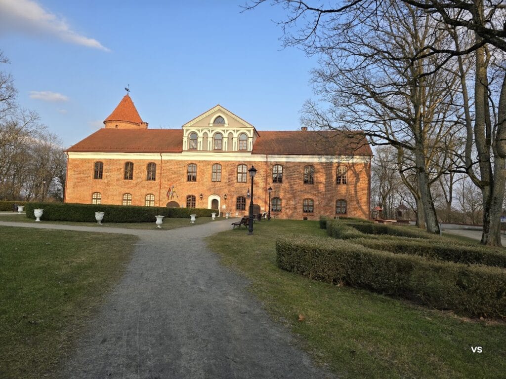 Raudondvaris Castle: A Historic Lithuanian Noble Estate 7 Raudondvaris Castle