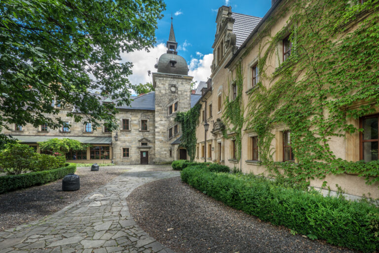 Kliczków Castle: A Historic Fortress and Noble Residence in Poland