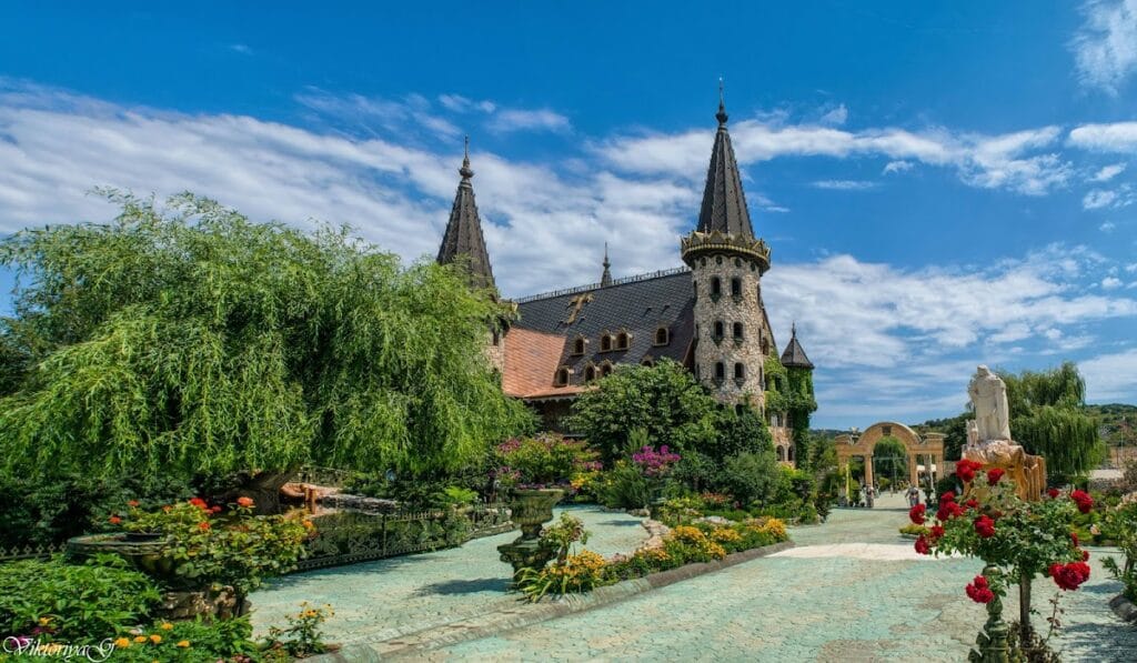 Ravadinovo Castle