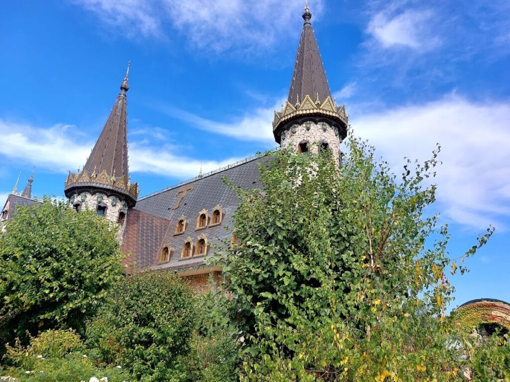 Ravadinovo Castle