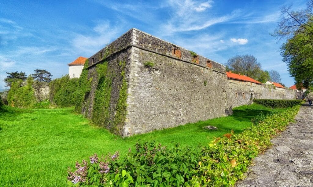 Uzhhorod Castle: A Historic Fortress and Museum in Ukraine 1 Uzhhorod Castle