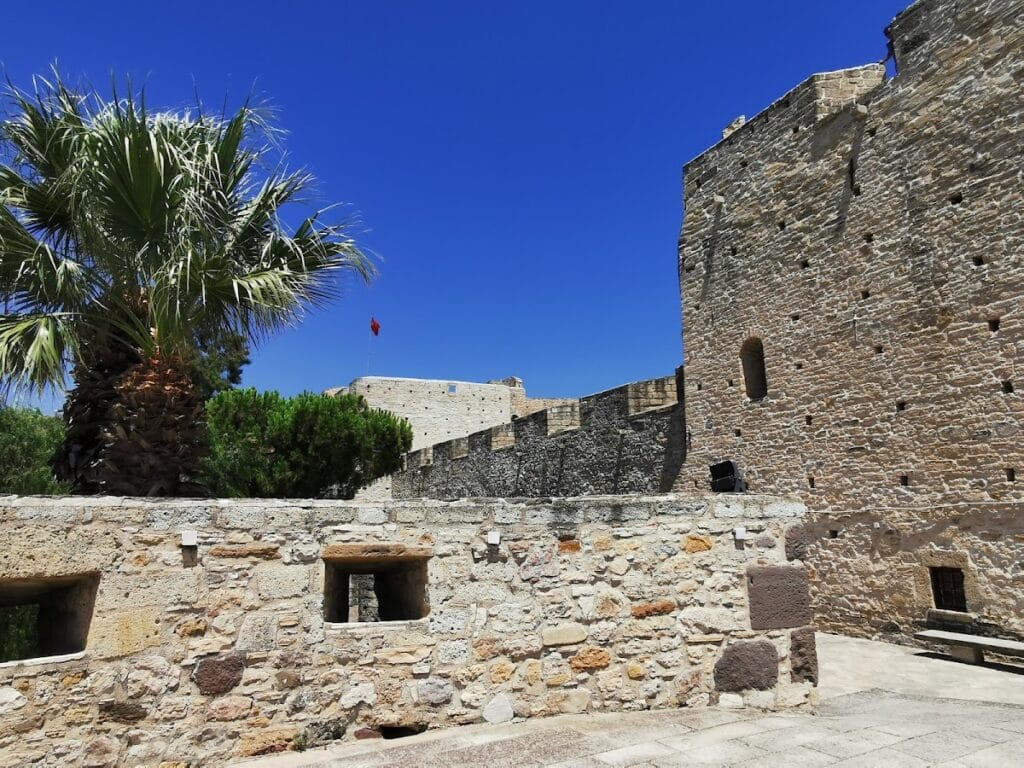 Çeşme Castle: An Ottoman Coastal Fortress in Türkiye 4 Çeşme Castle
