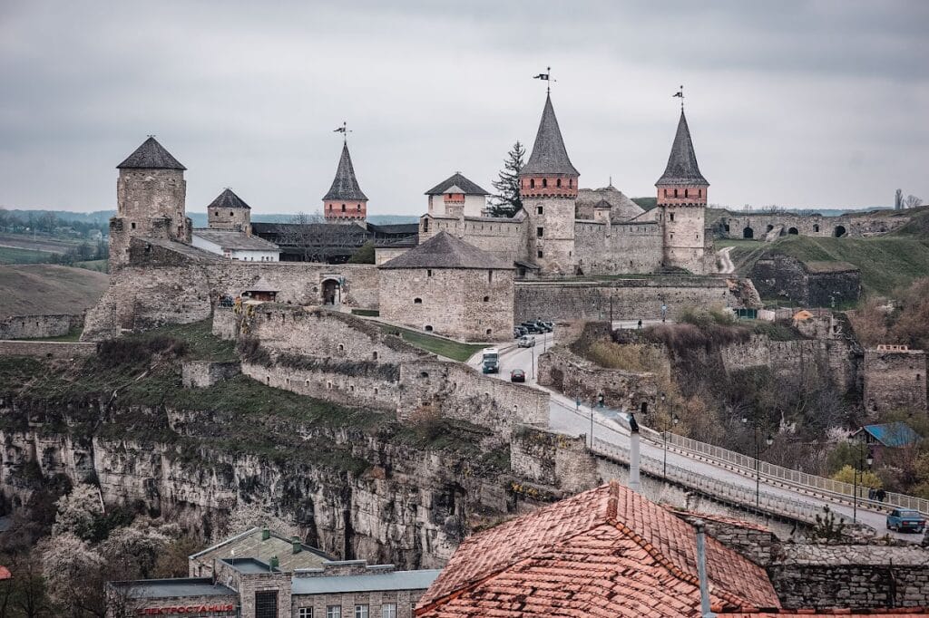 Kamianets-Podilskyi Castle: A Medieval Frontier Fortress in Ukraine 1 Kamianets-Podilskyi Castle