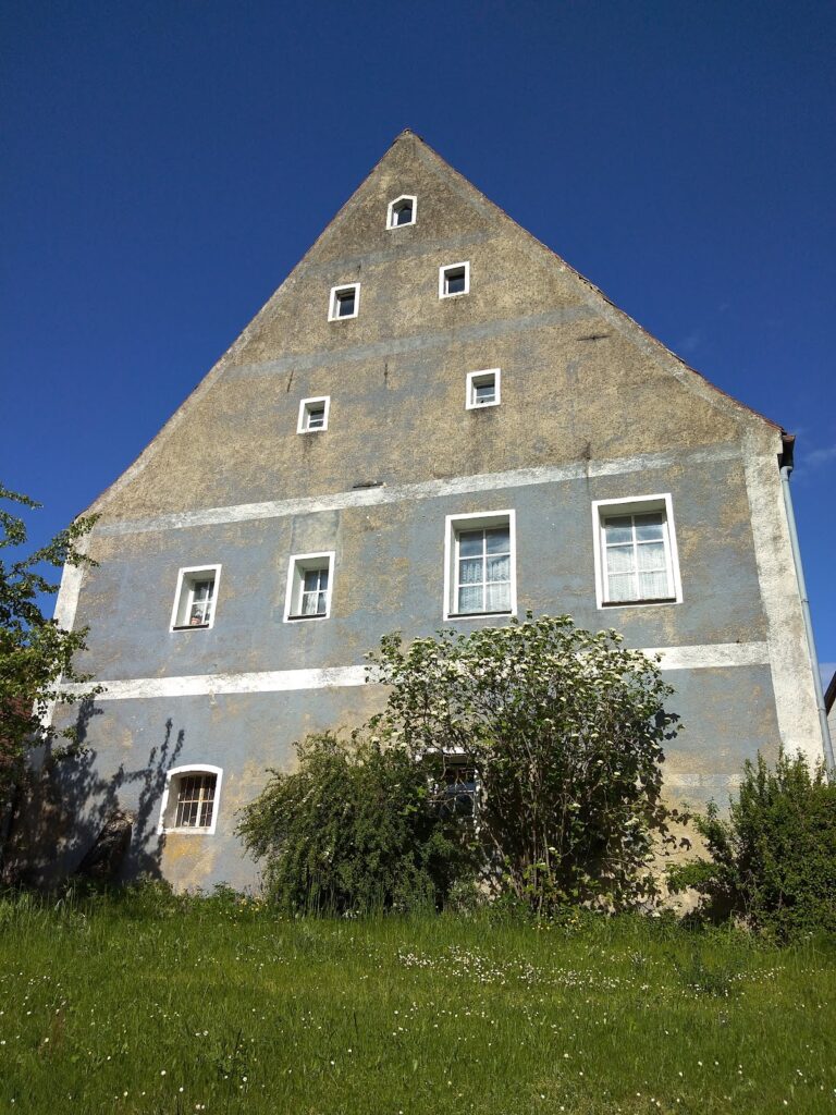 Burg Ammerthal: A Historic Hill Castle in Ammerthal, Germany
