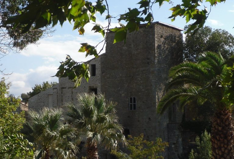 Château de Cascastel: Fortified Castle and Seigniorial Residence