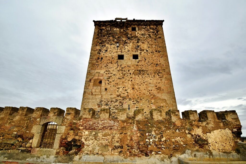 Mogollones Castle: A Historic Fortress near Cáceres, Spain 2 Castillo de Mogollones