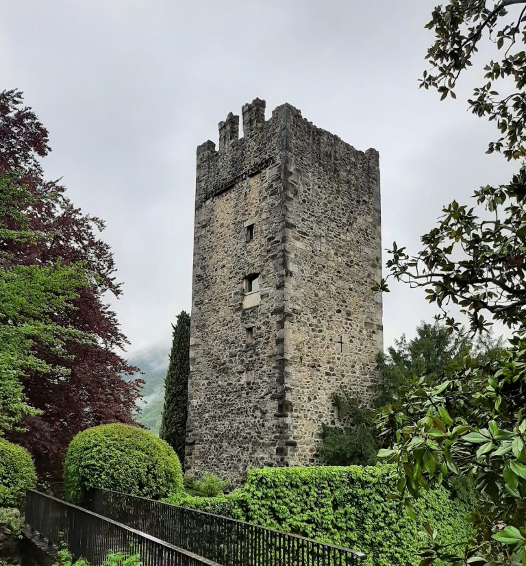 Vimercati-Sozzi Castle: A Medieval Fortified Complex in Cisano Bergamasco