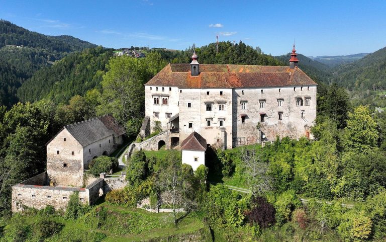 Frondsberg Castle: A Historical Site in Austria