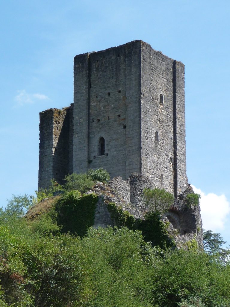 Château de Luzech: A Medieval Fortress in France