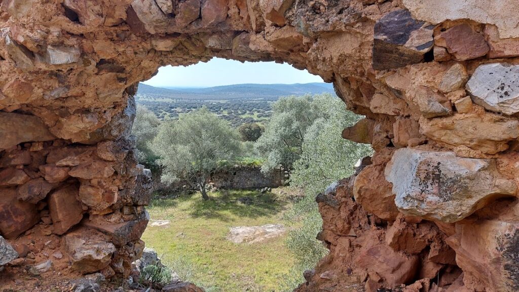 Castle of Castellanos, Mohedano, or Moheda: A Medieval Rock Fortress in Spain 1 Castillo de Castellanos, de Mohedano o de Moheda