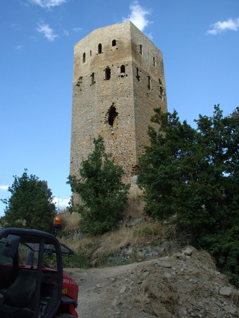 Castillo de Luzás: A Medieval Fortification in Aragón