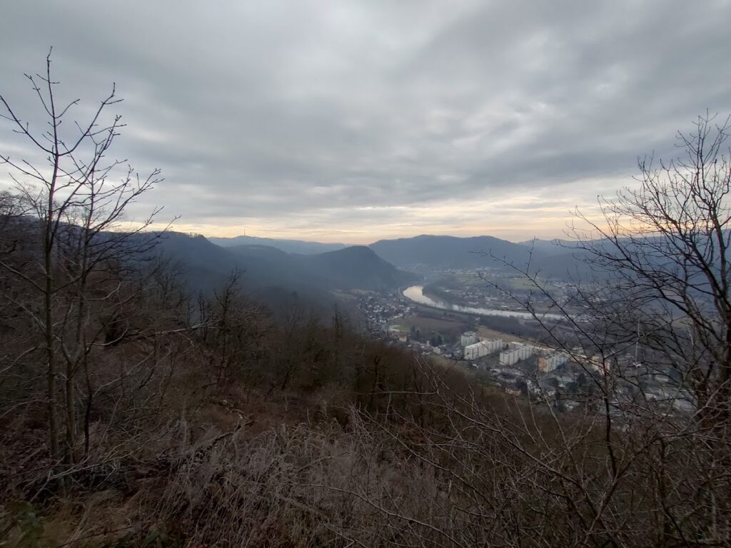 Mojžíř Castle: A Medieval Hilltop Stronghold in Czechia 1 Mojžíř Castle
