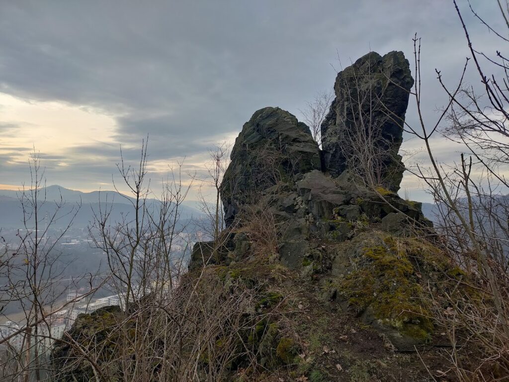 Mojžíř Castle: A Medieval Hilltop Stronghold in Czechia 2 Mojžíř Castle