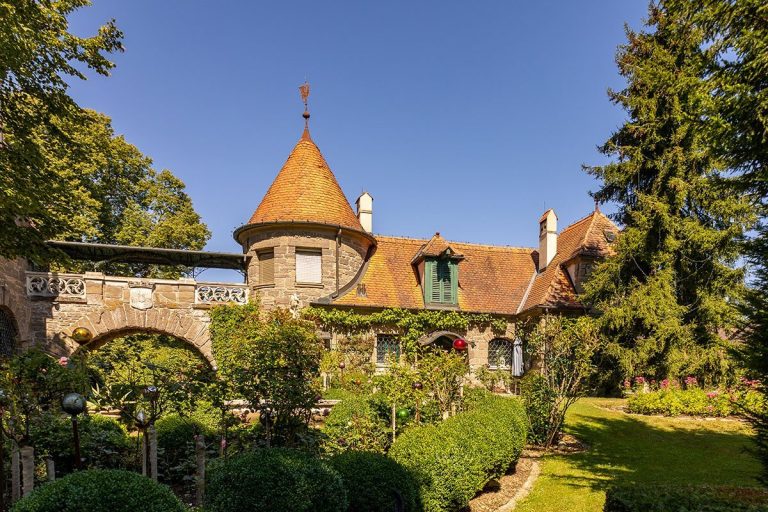Schloß Hantberg: A Historicist Castle in Austria