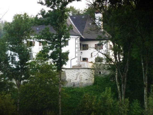 Schlüßlberg Castle: A Historic Fortress and Manor in Austria