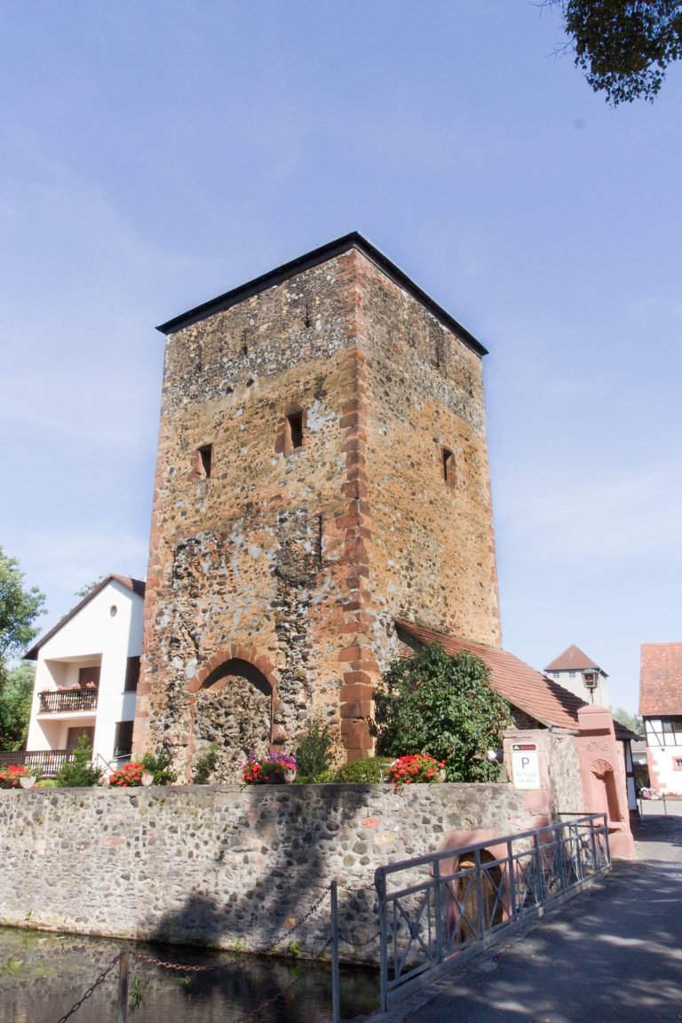 Burg Staden: A Medieval Water Castle in Germany