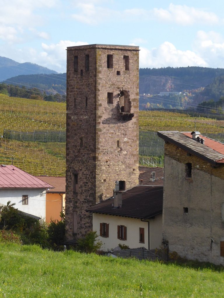 Castel Giovo: A Medieval Castle and Strategic Stronghold in Italy
