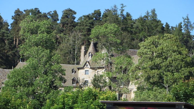Château de Fournels: A Fortified Noble Residence in France
