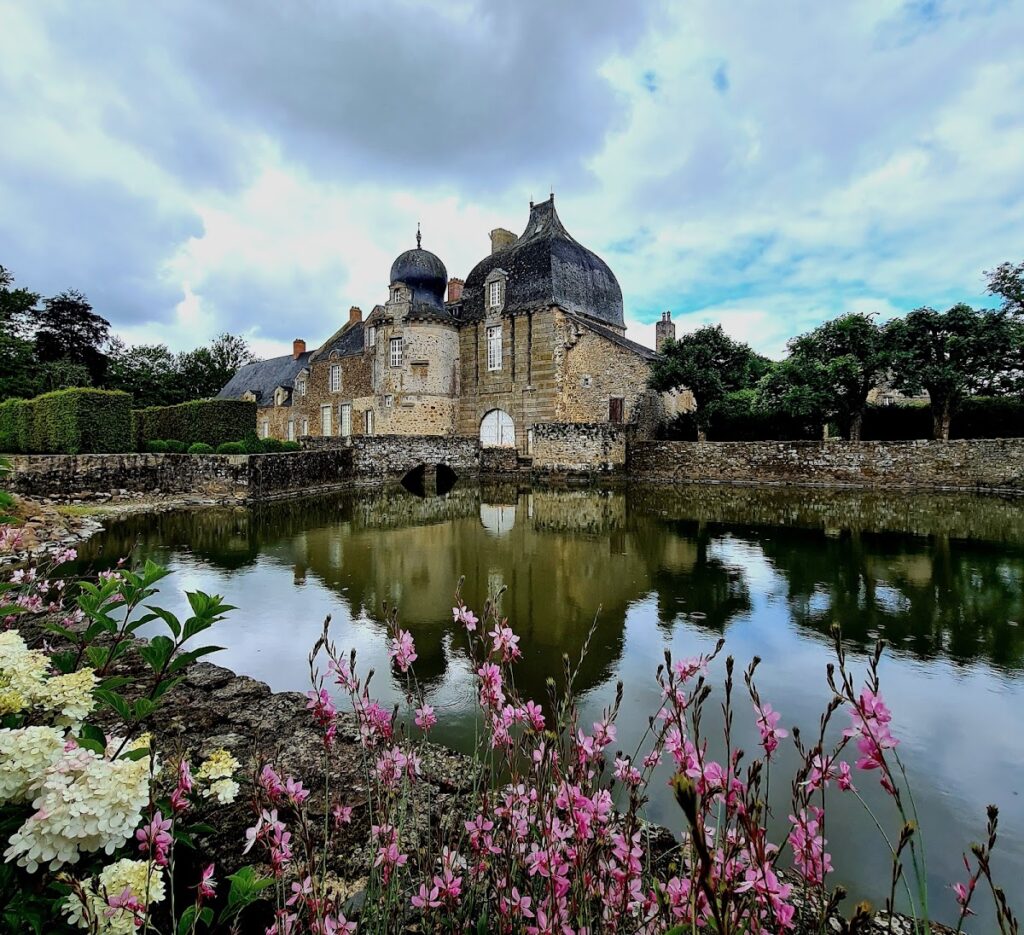 Château de Montesson: A Fortified Castle in France 2 Château de Montesson