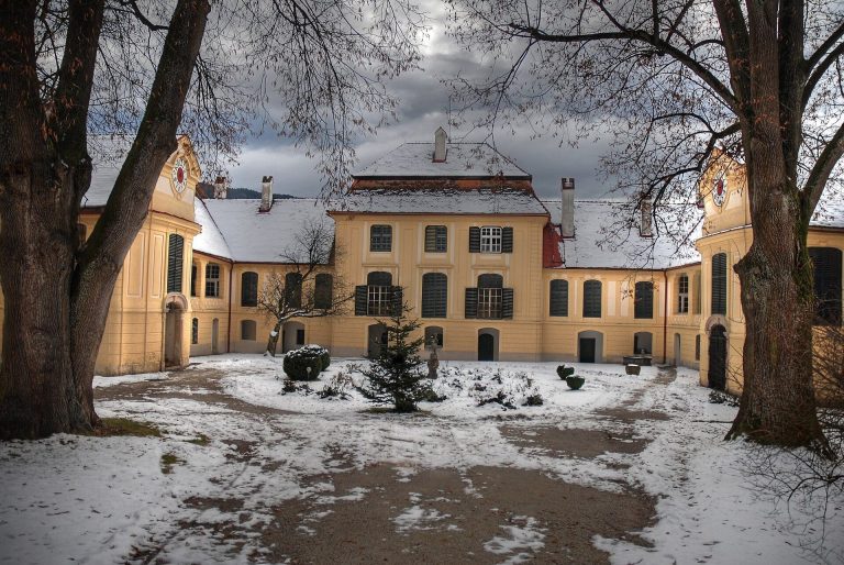 Schloss Oberkindberg: A Baroque Castle in Austria