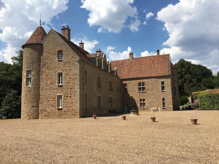 Château de Besne: A Historic Medieval Fortress in Saint-Péreuse, France