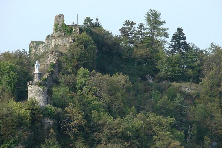Château de Cornillon (Bugey): A Medieval Fortified Castle in France