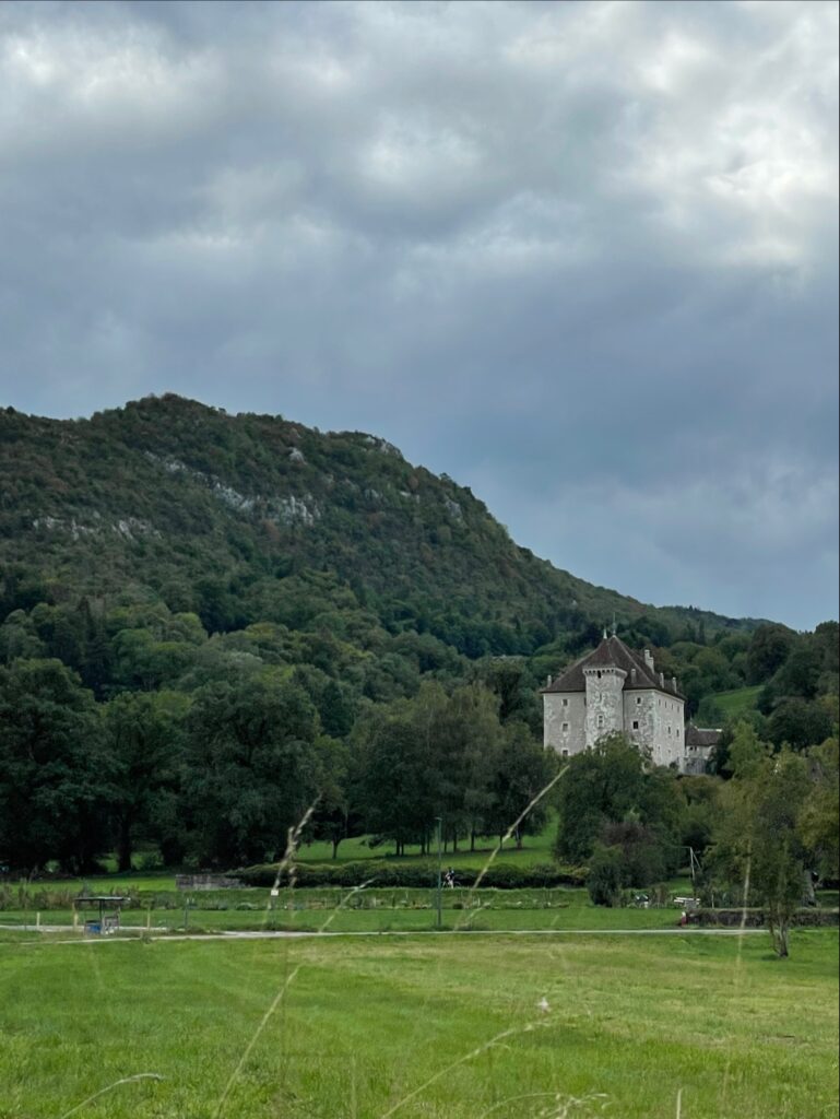Héré Castle: A Fortified Residence in Duingt, France 2 Château d'Héré