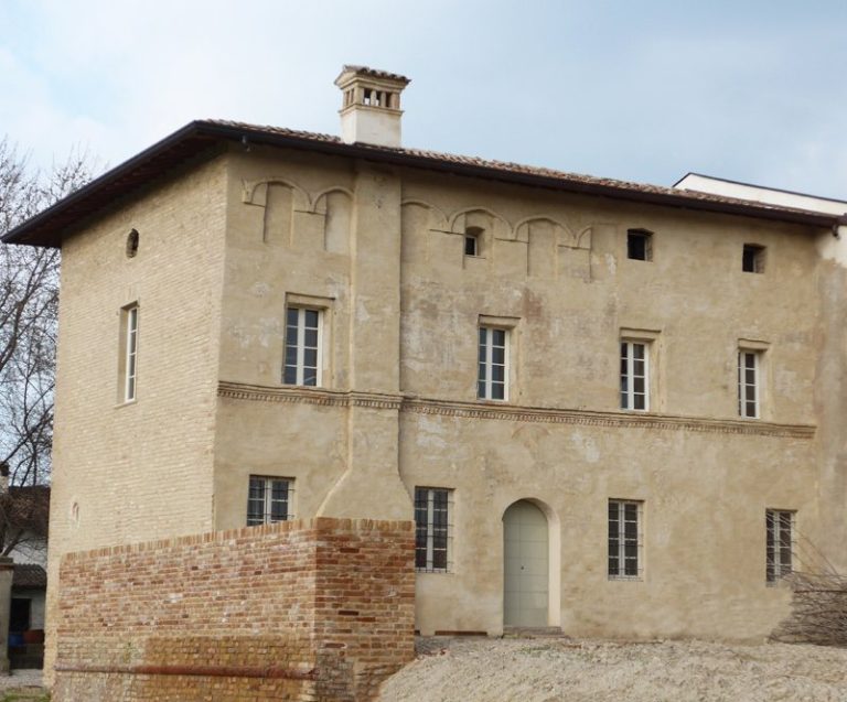 Castello di Casalmoro: A Historic Fortress and Farmstead Complex in Italy
